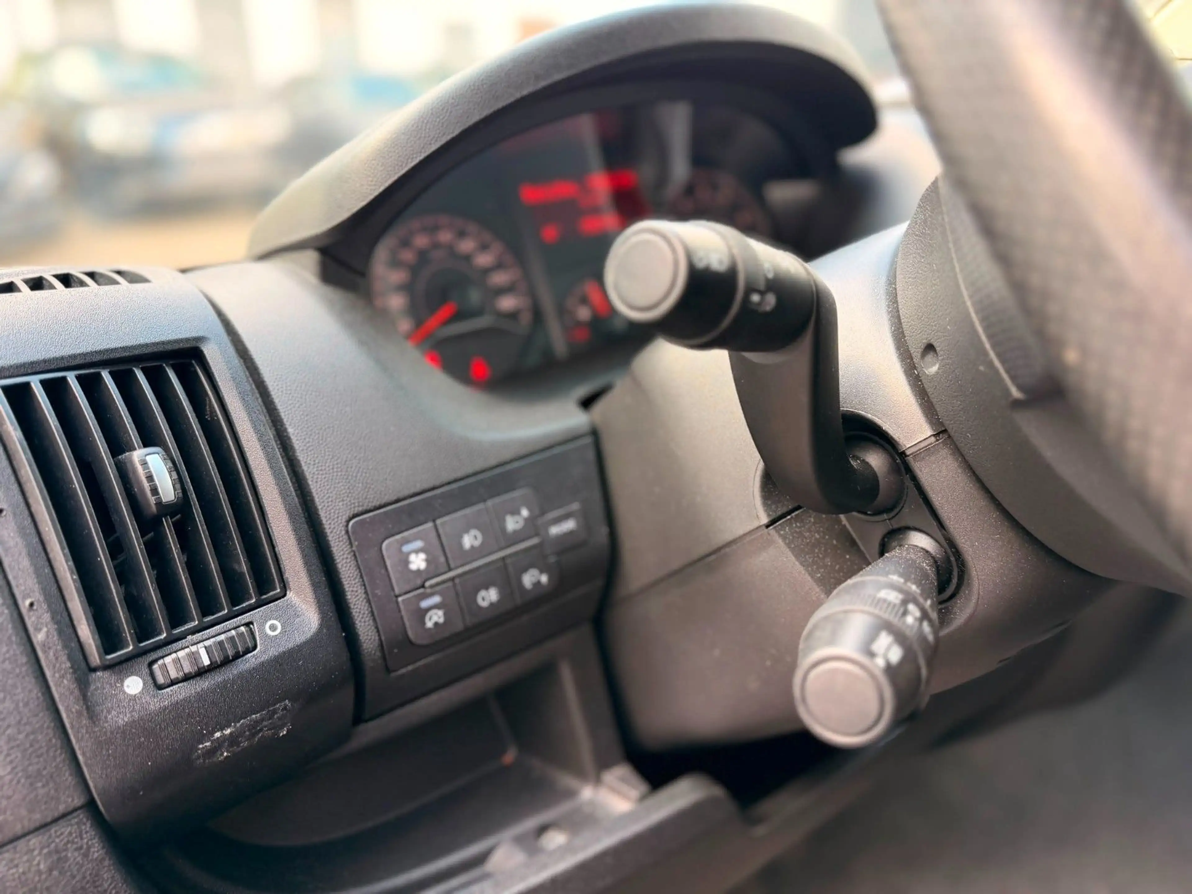 Citroen Jumper Kombi 33 L2H2 Live 9 Sitzer mit Rampe — photo 11