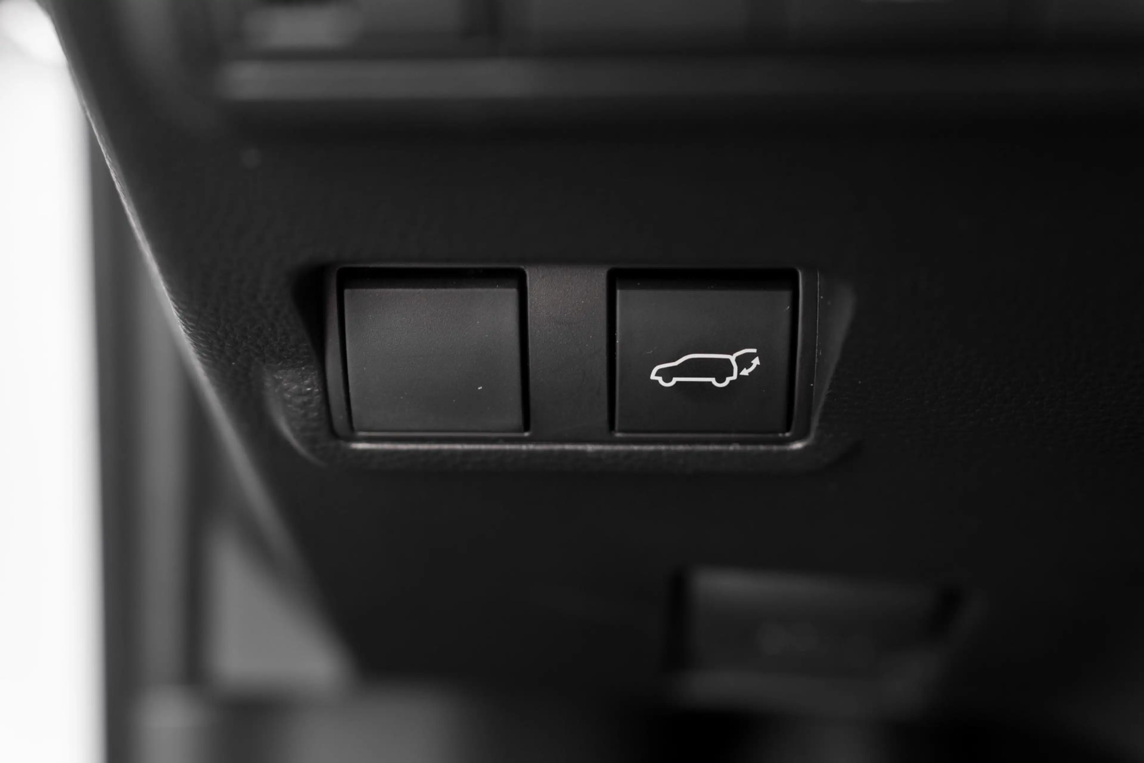Toyota Corolla Cross Hybrid 200 Executive — photo 33