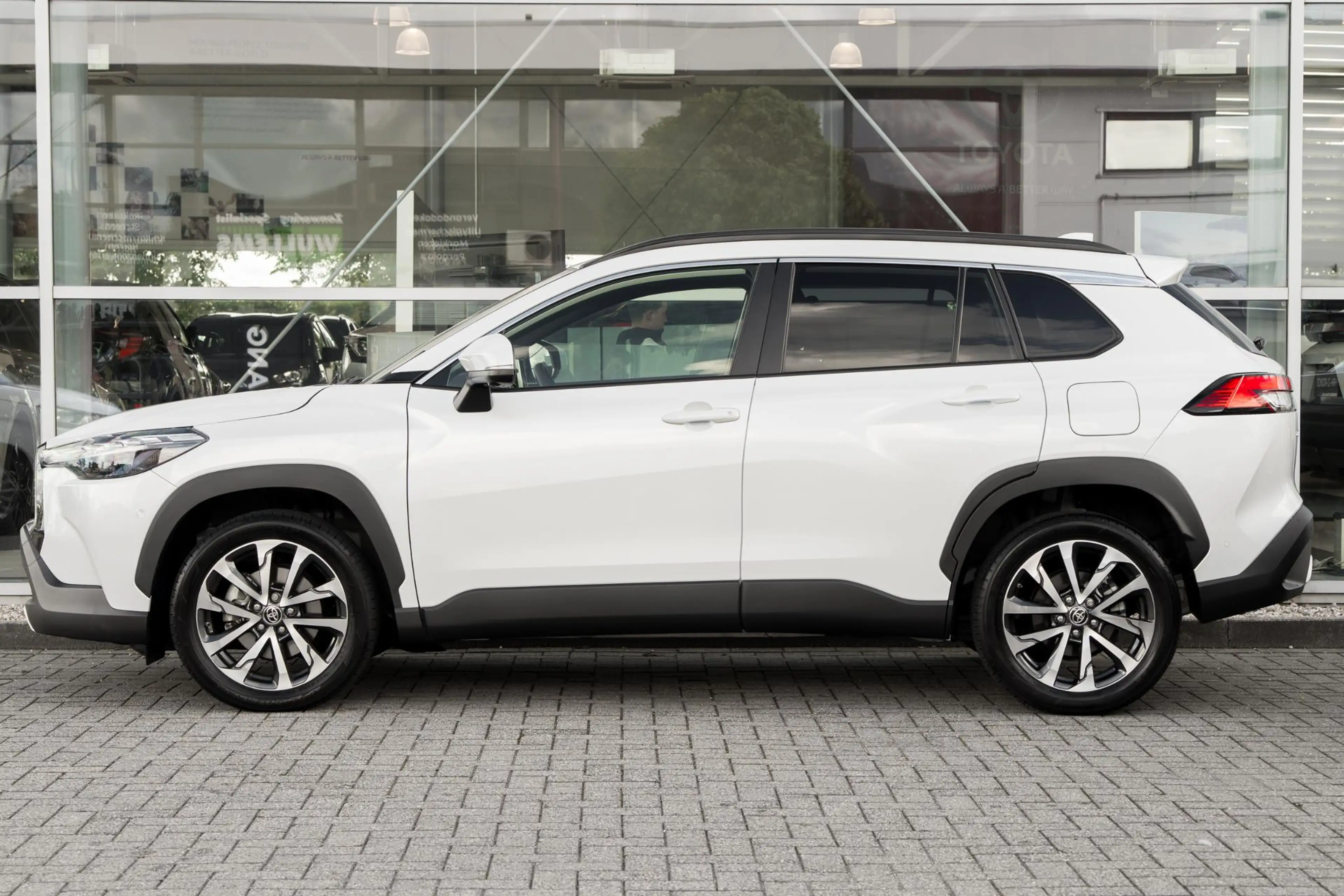 Toyota Corolla Cross Hybrid 200 Executive — photo 10