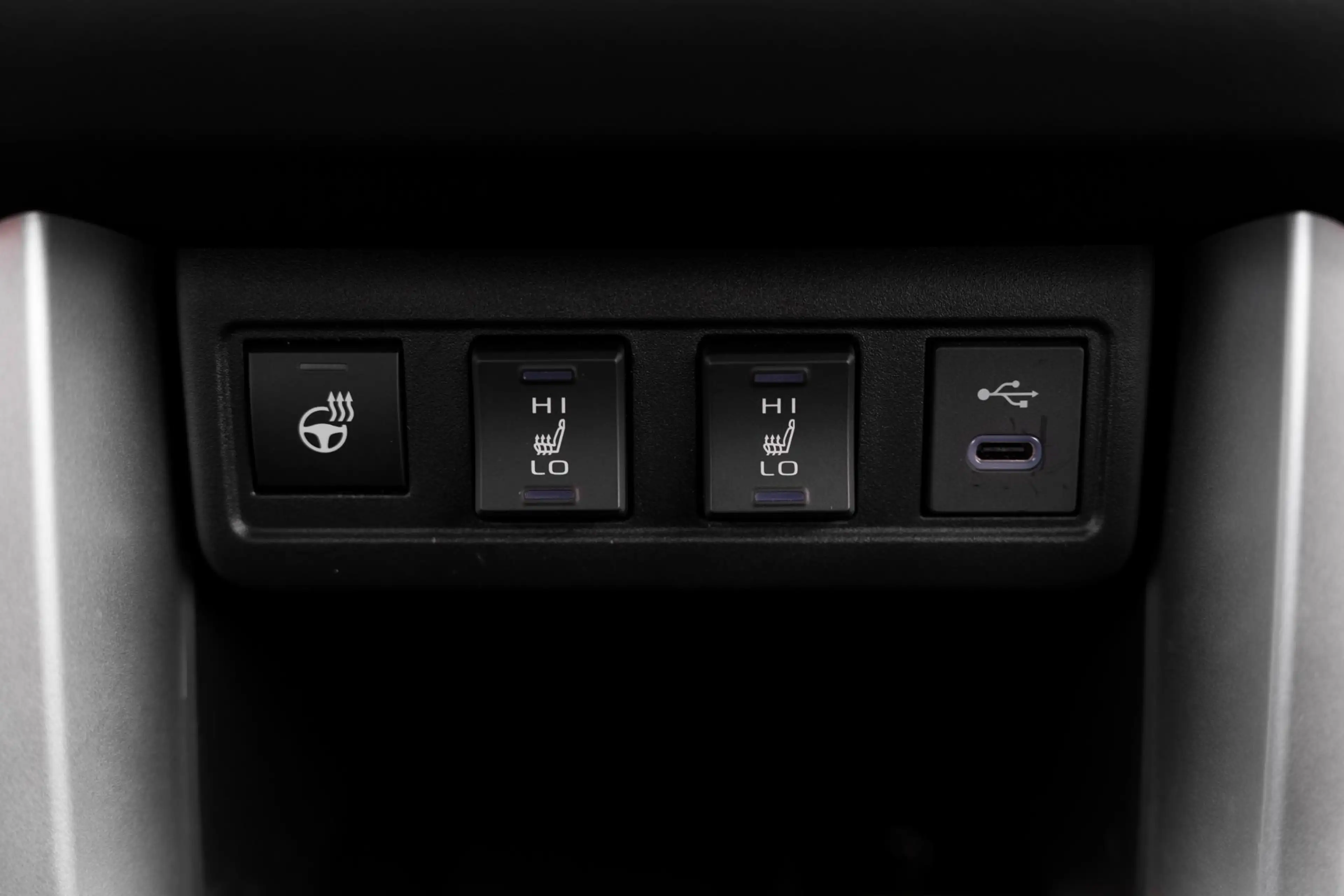 Toyota Corolla Cross Hybrid 200 Executive — photo 25