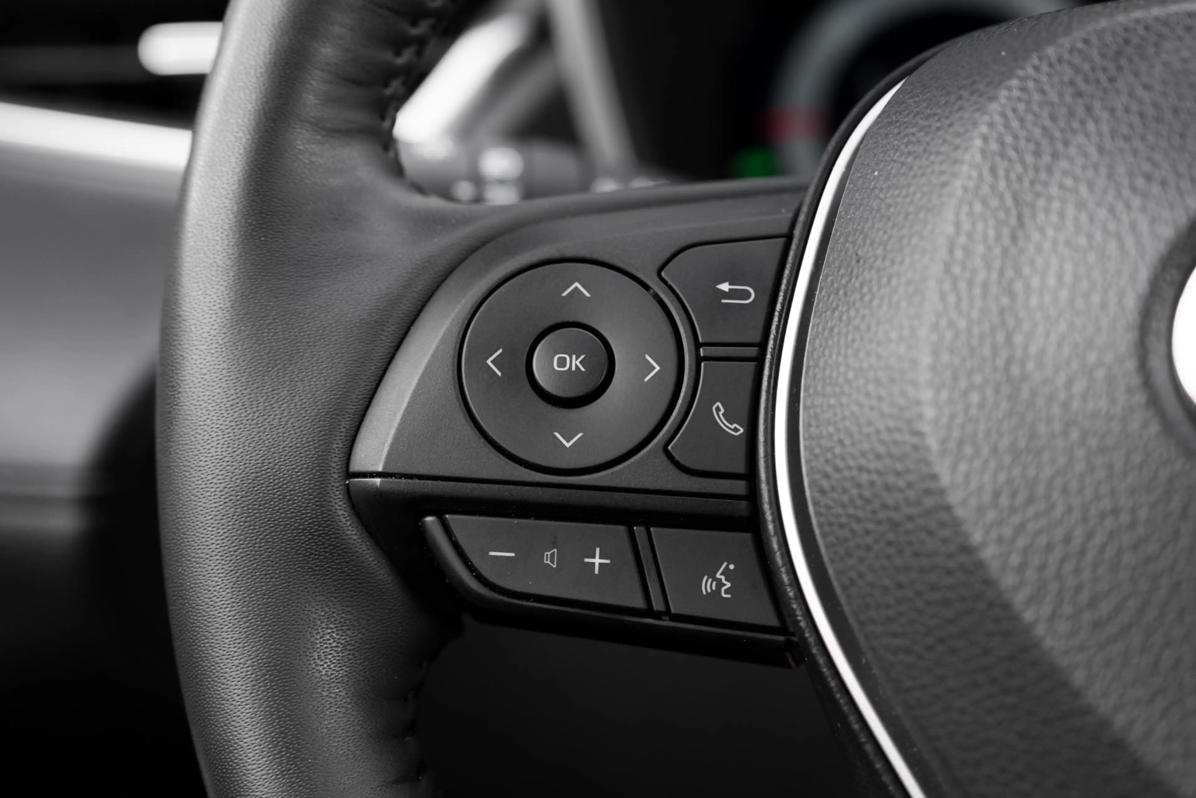 Toyota Corolla Cross Hybrid 200 Executive — photo 28