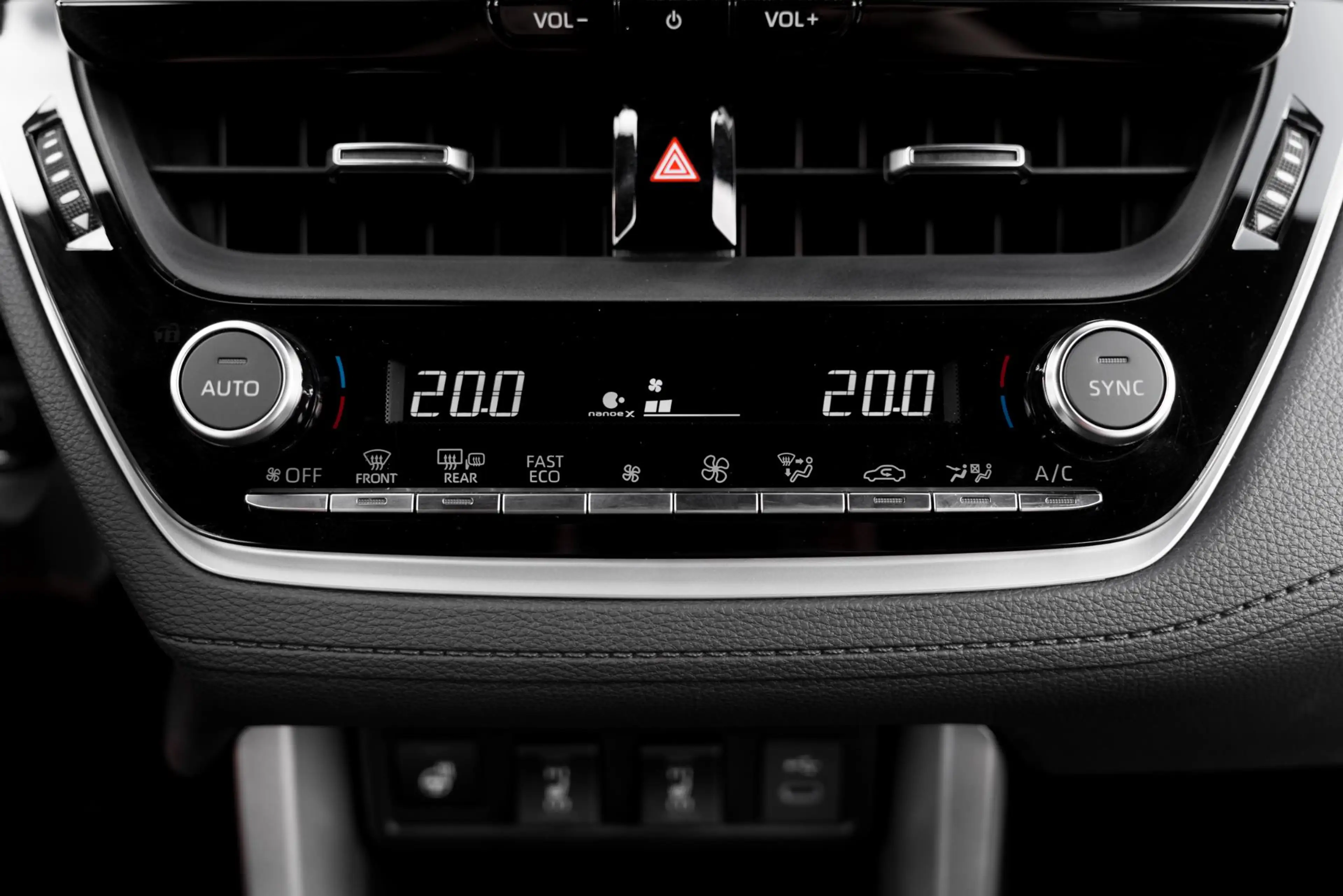 Toyota Corolla Cross Hybrid 200 Executive — photo 24