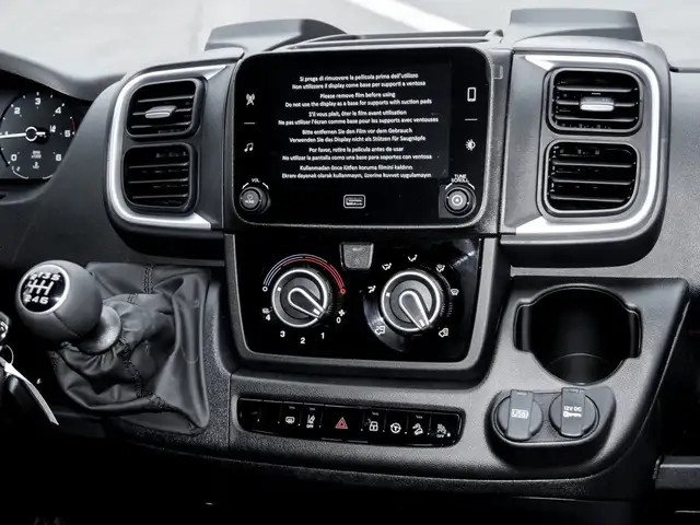 Opel Movano view 5