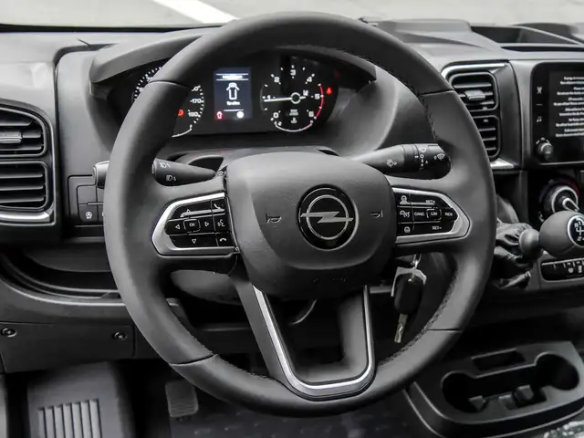 Opel Movano view 6
