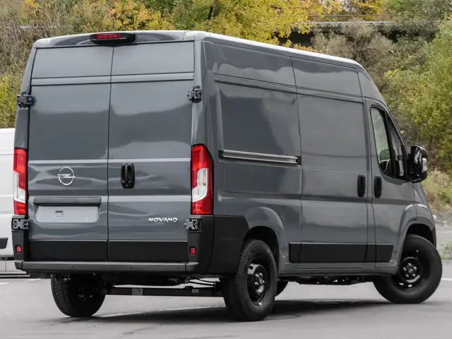 Opel Movano view 2