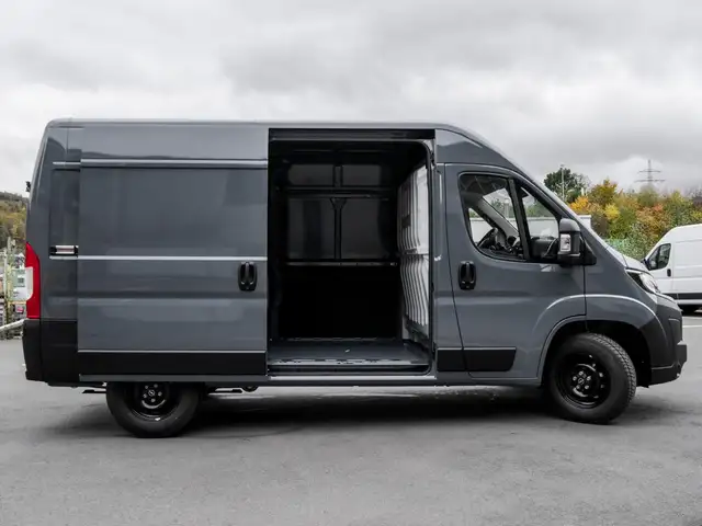 Opel Movano view 15