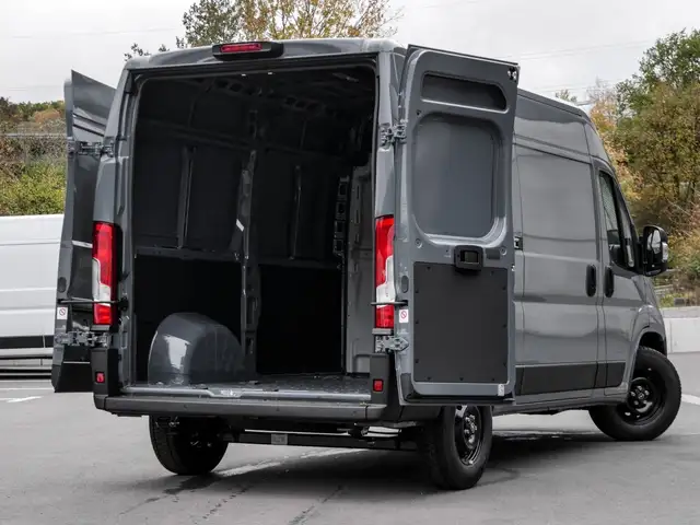 Opel Movano view 14