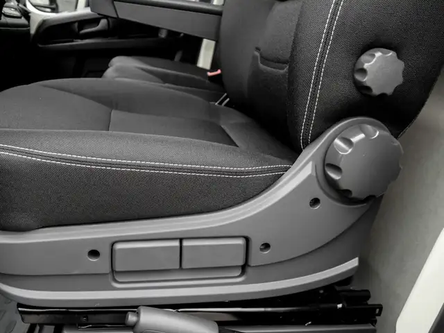 Opel Movano view 9
