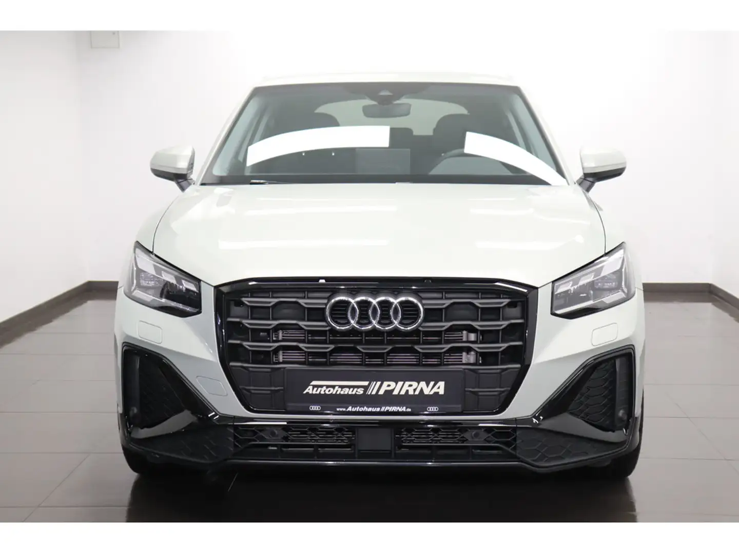 Audi Q2 35 1.5 TFSI S line S-tronic Matrix AHK Silber - 2