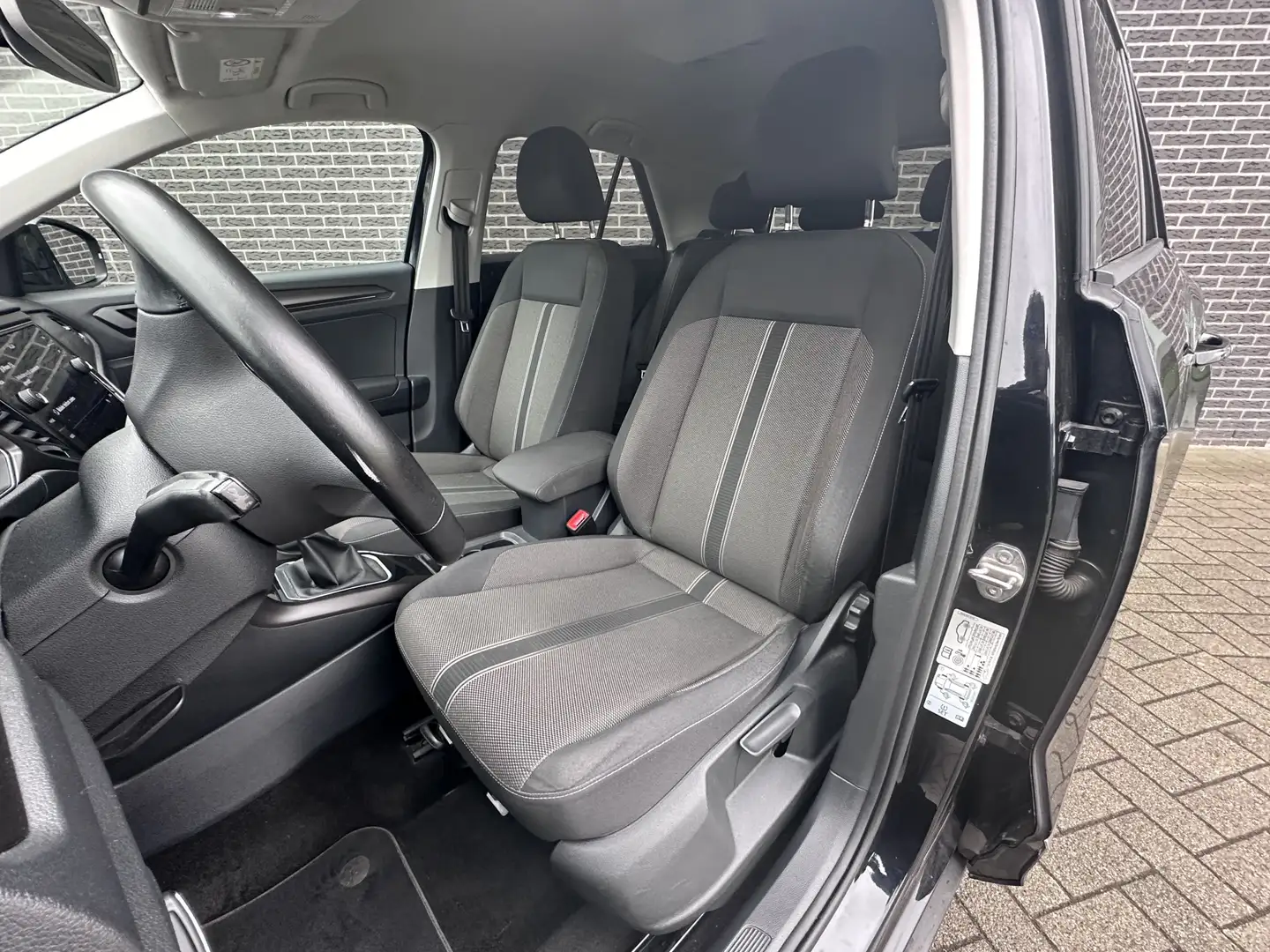 Volkswagen T-Roc 1.0 TSI Sport | Navigatie | Park Pilot | Apple Car Noir - 2