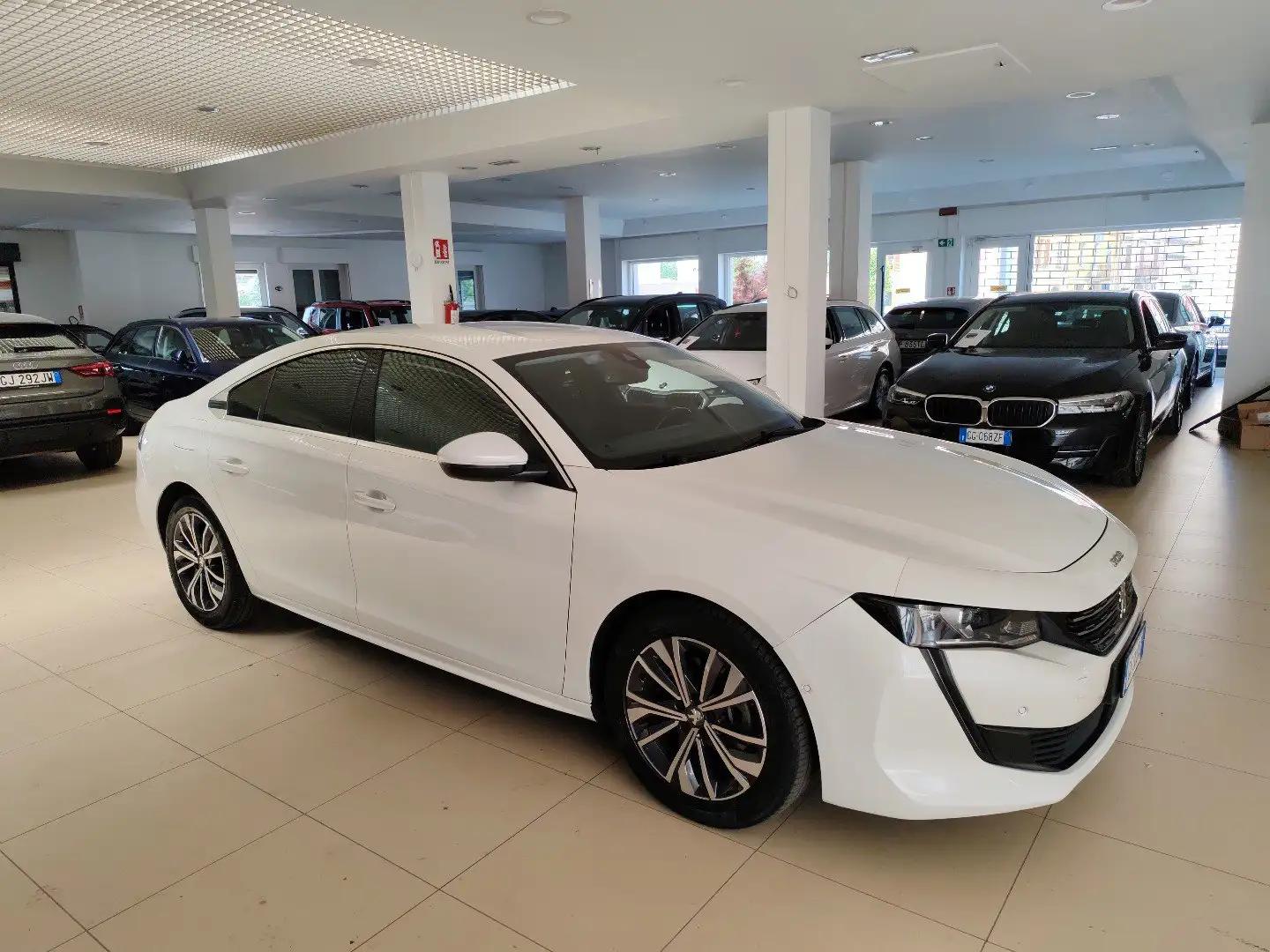 Peugeot 508 BlueHDi 130cv EAT8 Allure Navi Pelle Camera360° Bianco - 2