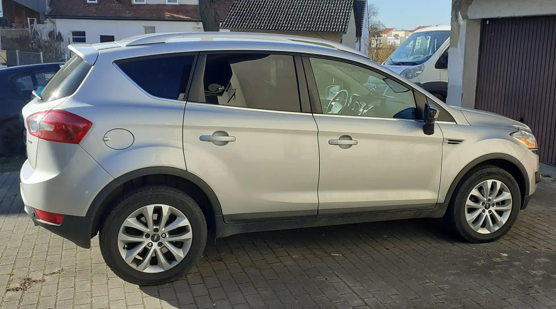 Ford Kuga Kuga 2.0 TDCi 2x4 Titanium Silber - 1