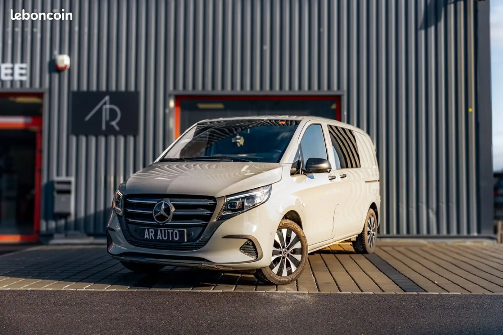 Mercedes-Benz Vito Mercedes Benz Mixto Select 119 CDI 4x4 190CH 9-Tronic Garantie constructeur 09-26 Attelage Gris - 1