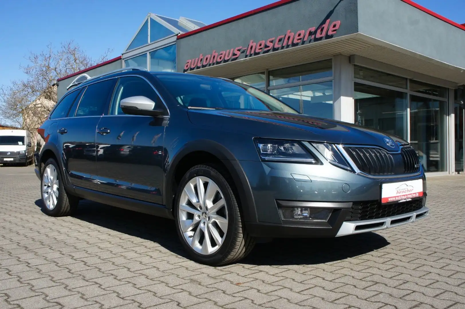 Skoda Octavia Combi Scout 2.0 TDI 4x4 DSG *LED*AHK* Grau - 2