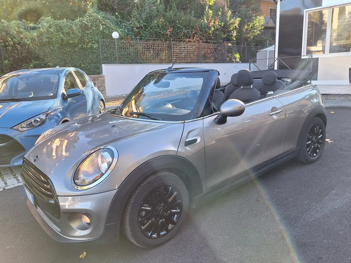 MINI Cooper Cabrio Mini IV F57 2018 Cabrio 1.5 auto Grigio - 2