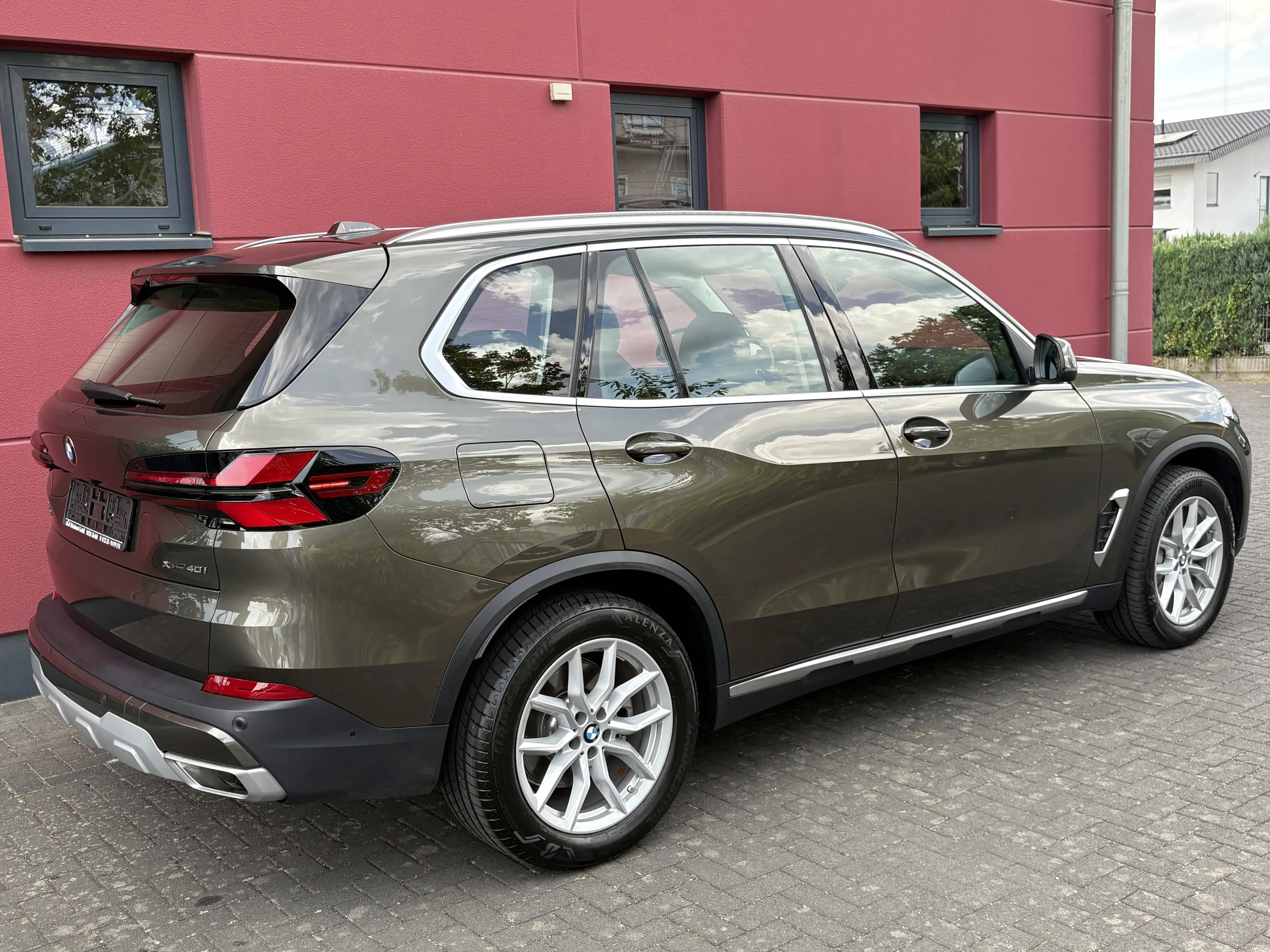 BMW X5 40i xDRIVE 381PS NEUES MODELL NUR 17.350KM LEDER NAVI 1-HAND TOP* — photo 4