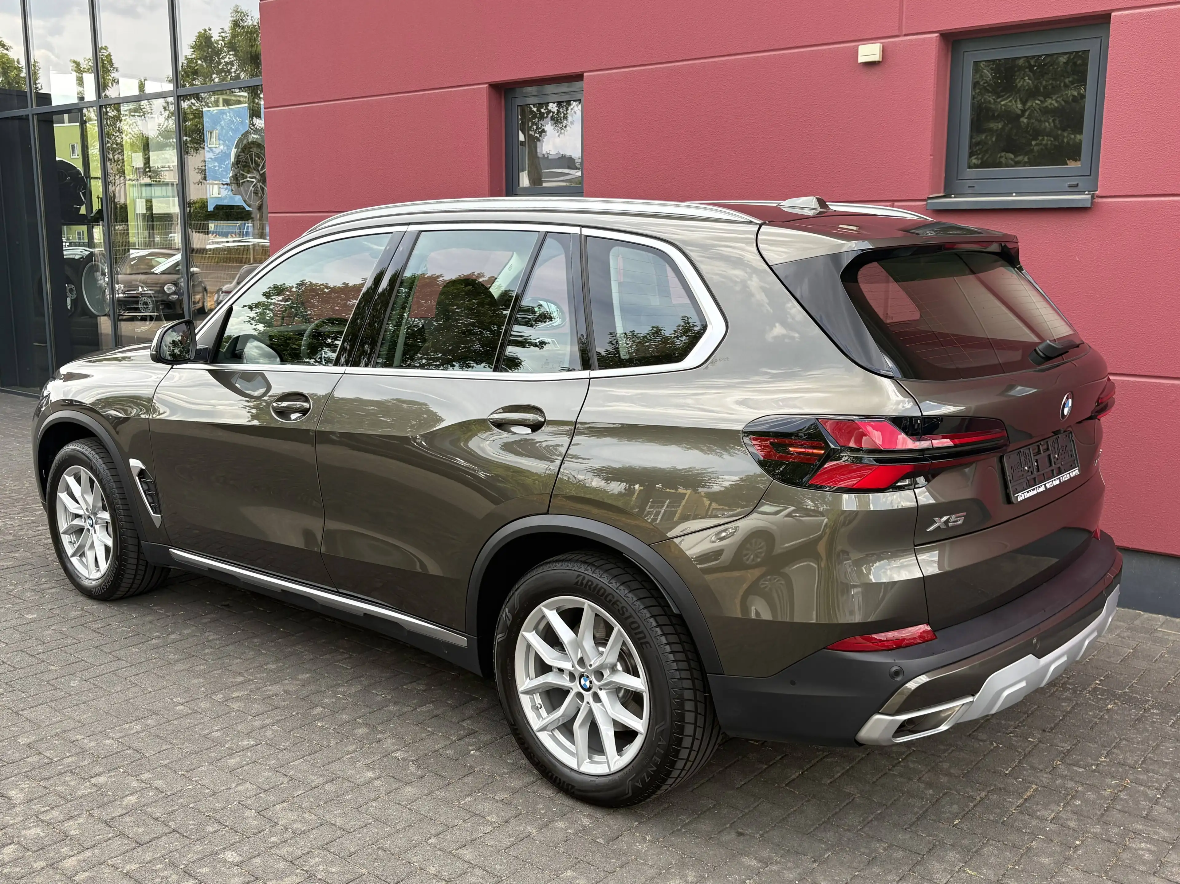 BMW X5 40i xDRIVE 381PS NEUES MODELL NUR 17.350KM LEDER NAVI 1-HAND TOP* — photo 2