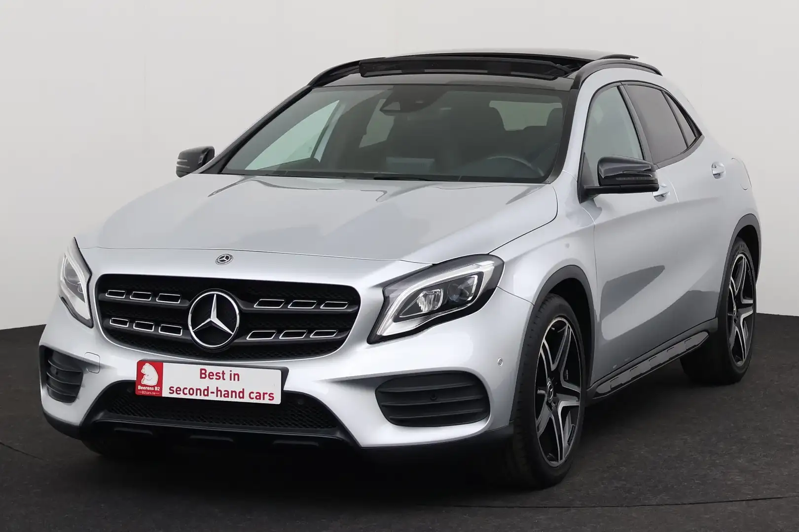 Mercedes-Benz GLA 180 AMG LINE + A/T + GPS + CAMERA + PDC + LEDER/ALCANT - 1