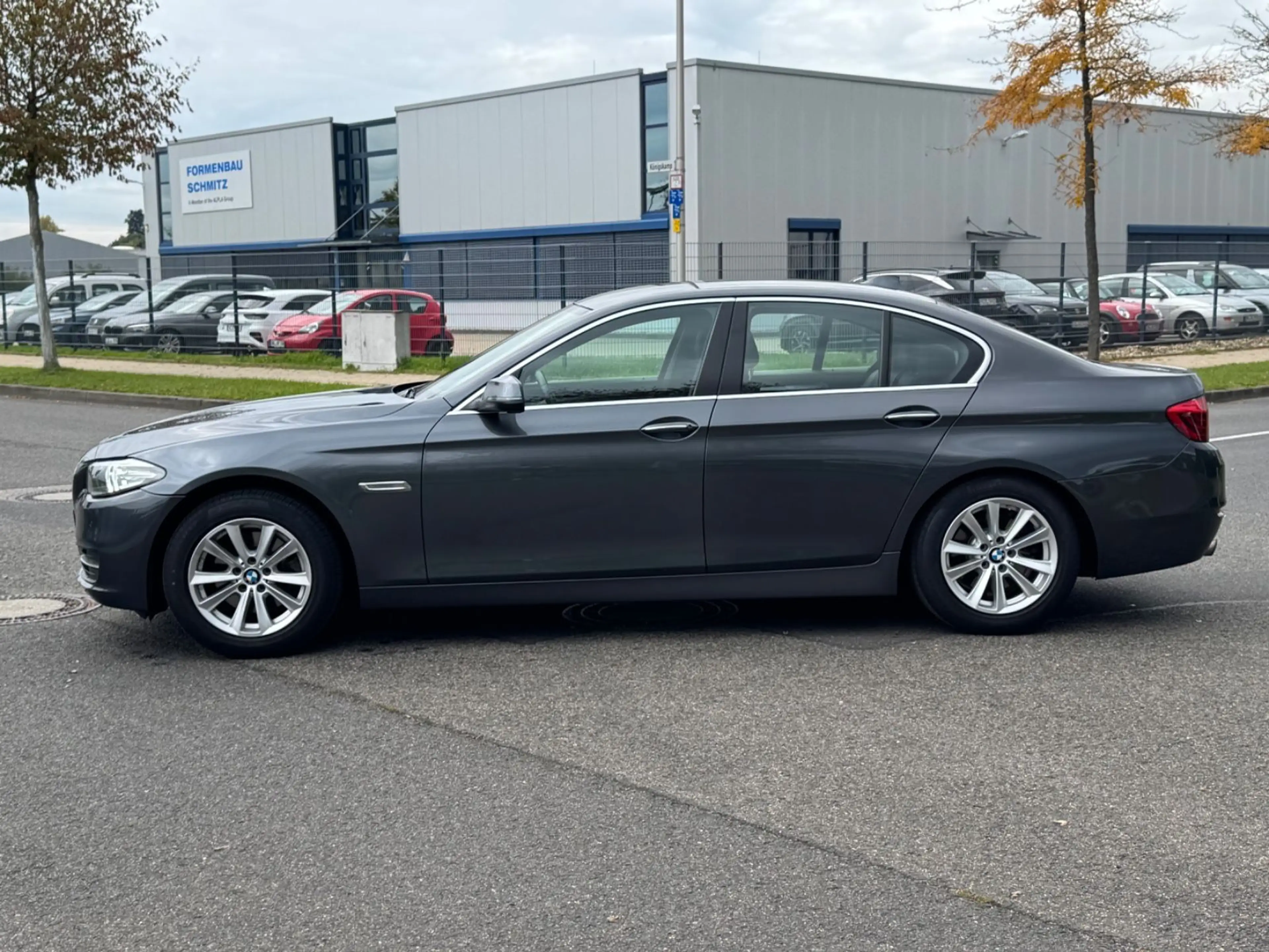 BMW 520 i Limousine *Garantie*Autom.*Navi*Leder*HUD* — photo 2