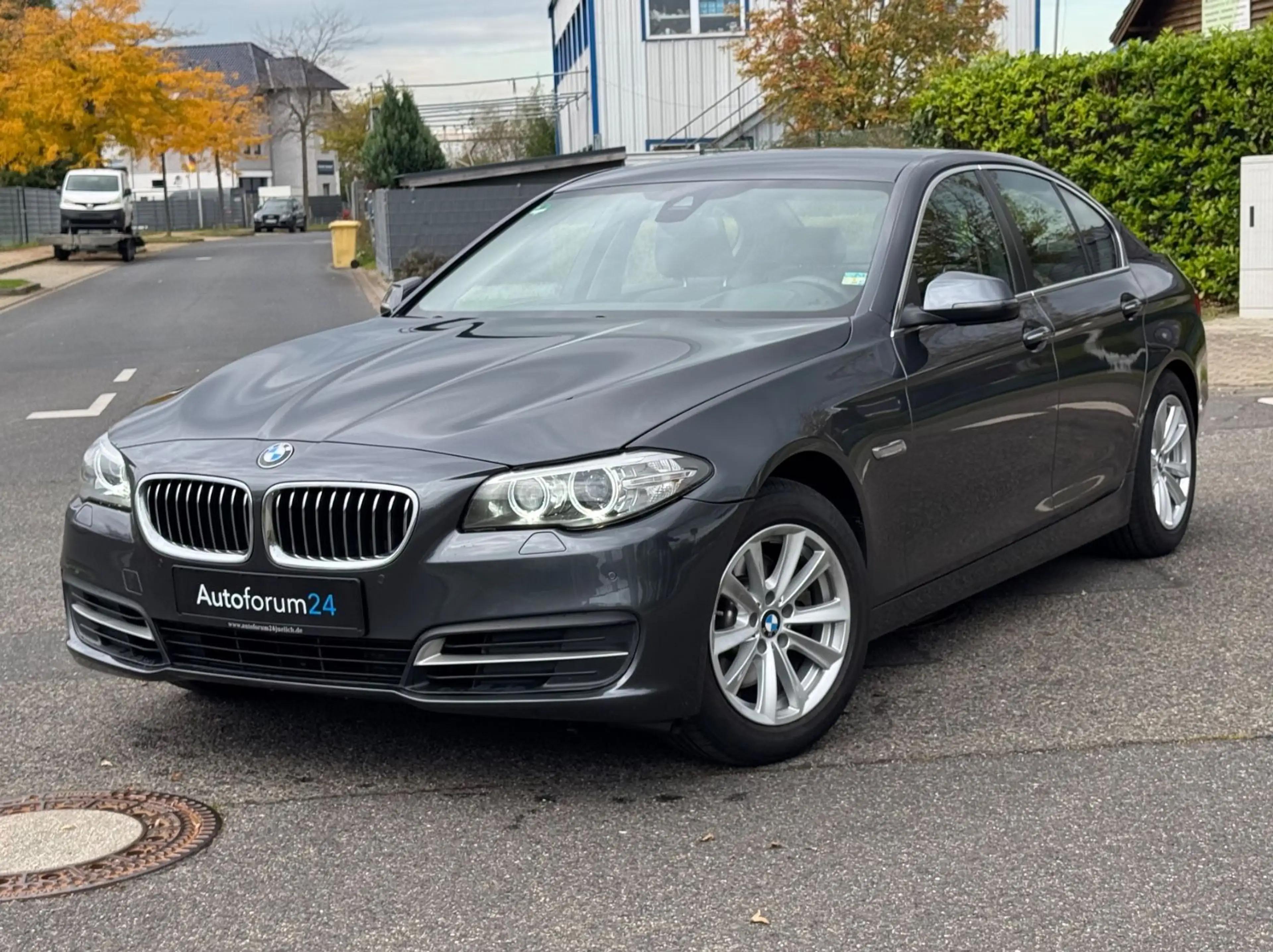 BMW 520 i Limousine *Garantie*Autom.*Navi*Leder*HUD*