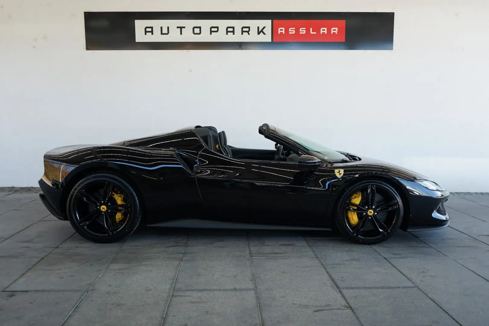 Ferrari 296 GTS BLACK*LIFT*CARBON+Corsa Racing Seats*NEW Zwart - 1