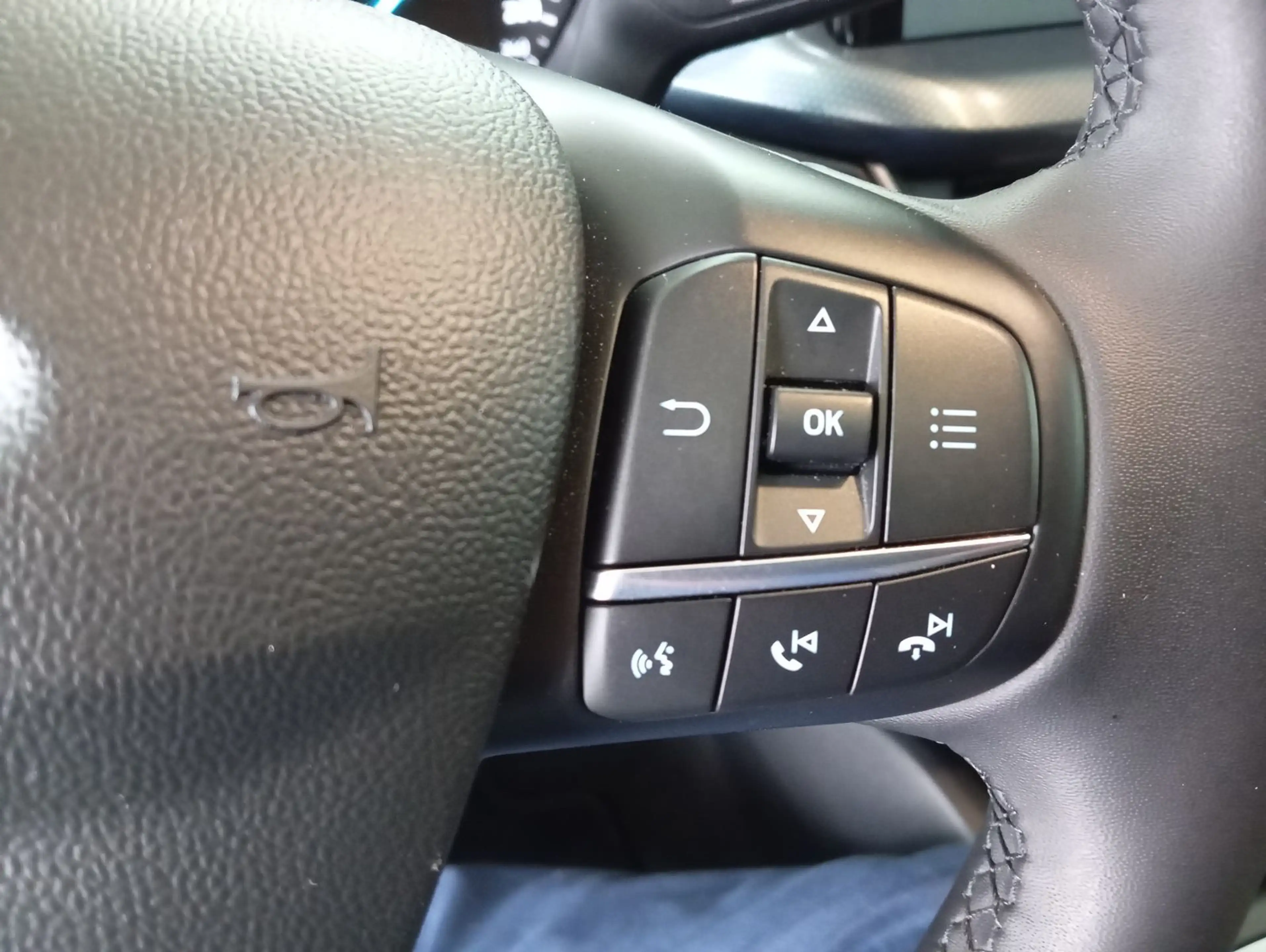Ford Focus / Pano. / AT / AHK / Sitz-Lenkradheizung — photo 8