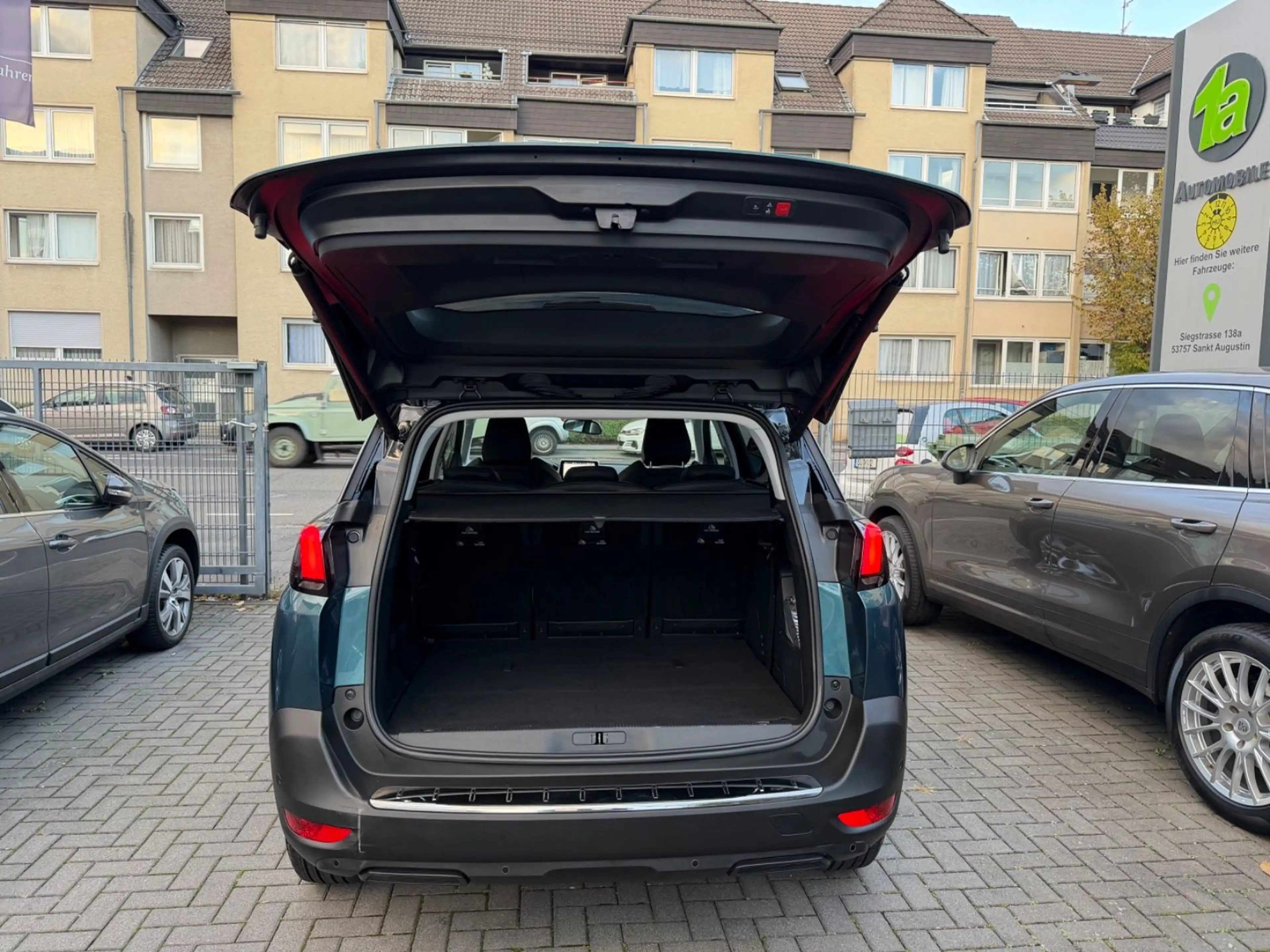 Peugeot 5008 Allure*NAVI*KAM360°*PDC*SHZ*LED*SPUR — photo 6