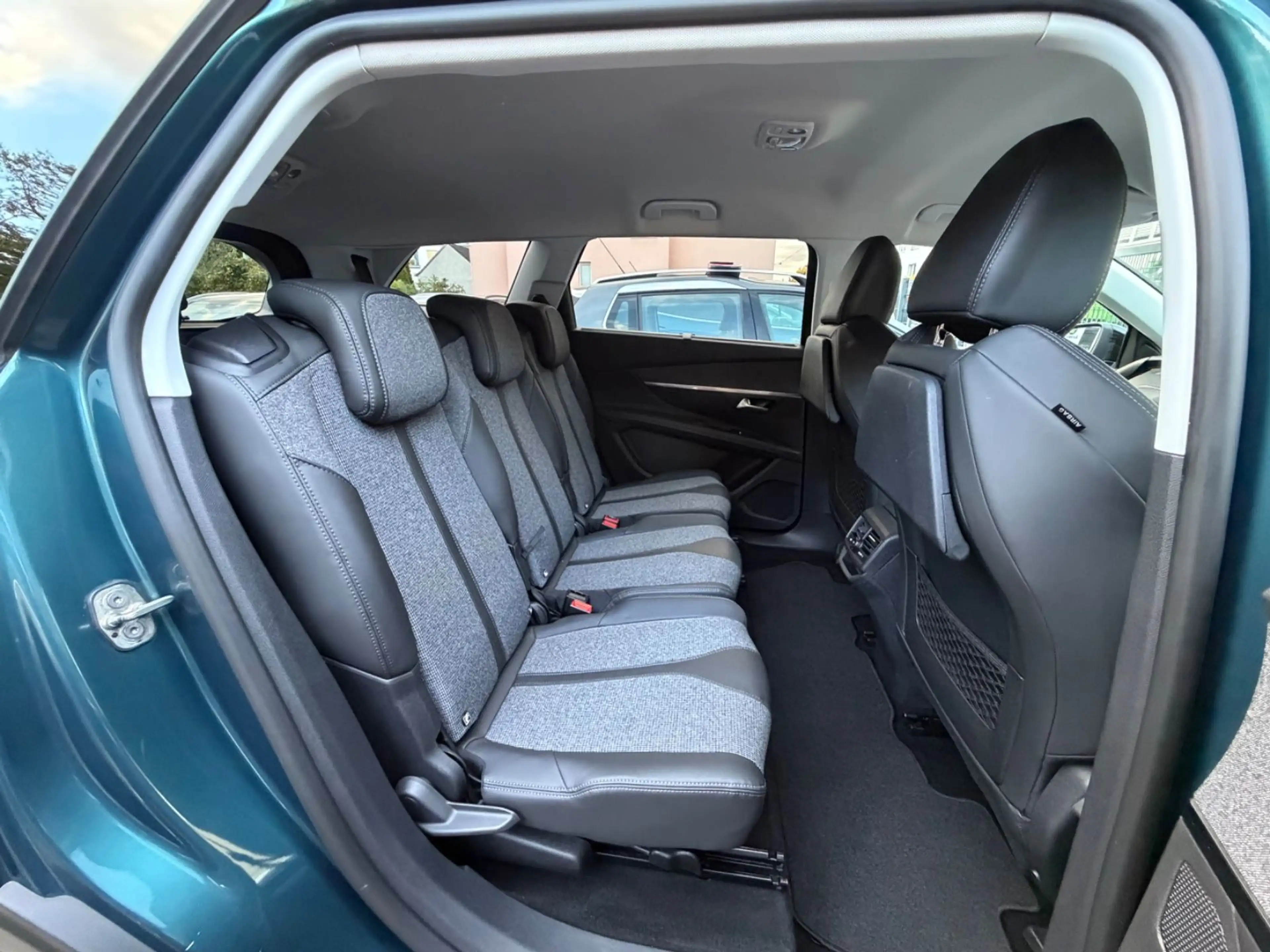 Peugeot 5008 Allure*NAVI*KAM360°*PDC*SHZ*LED*SPUR — photo 17