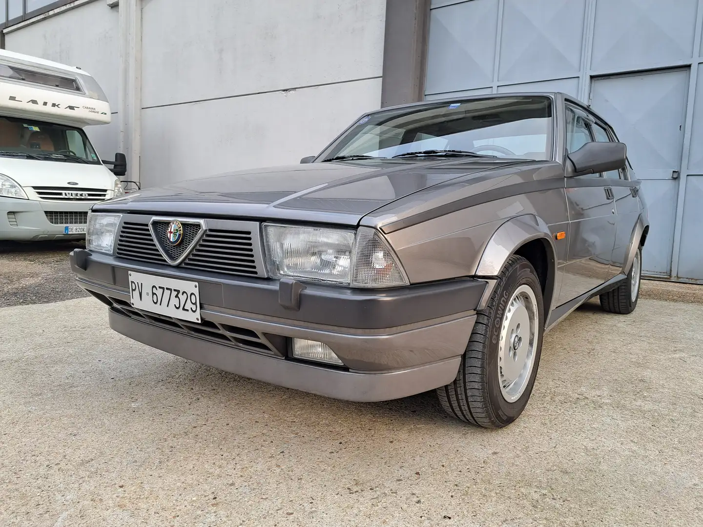 Alfa Romeo 75 2.0 TWIN SPARK PRIMA SERIE Gris - 2
