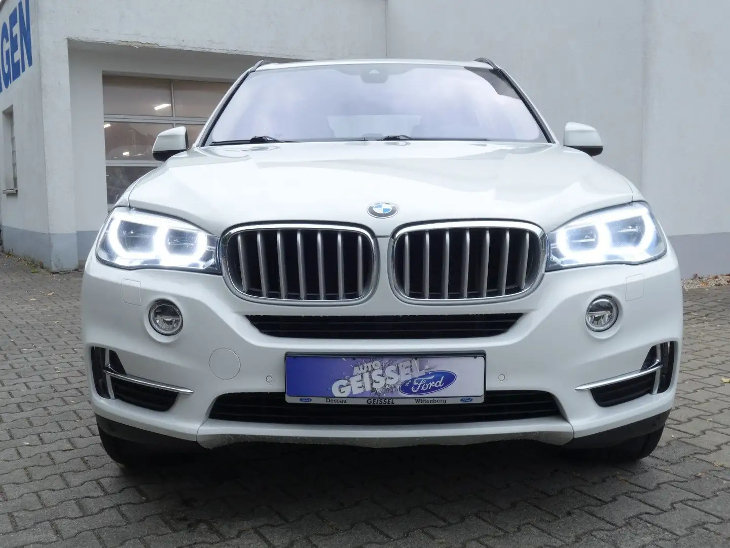BMW X5 xDrive 40 d Leder Auto PANO AHK NAVI LED Blanc - 2