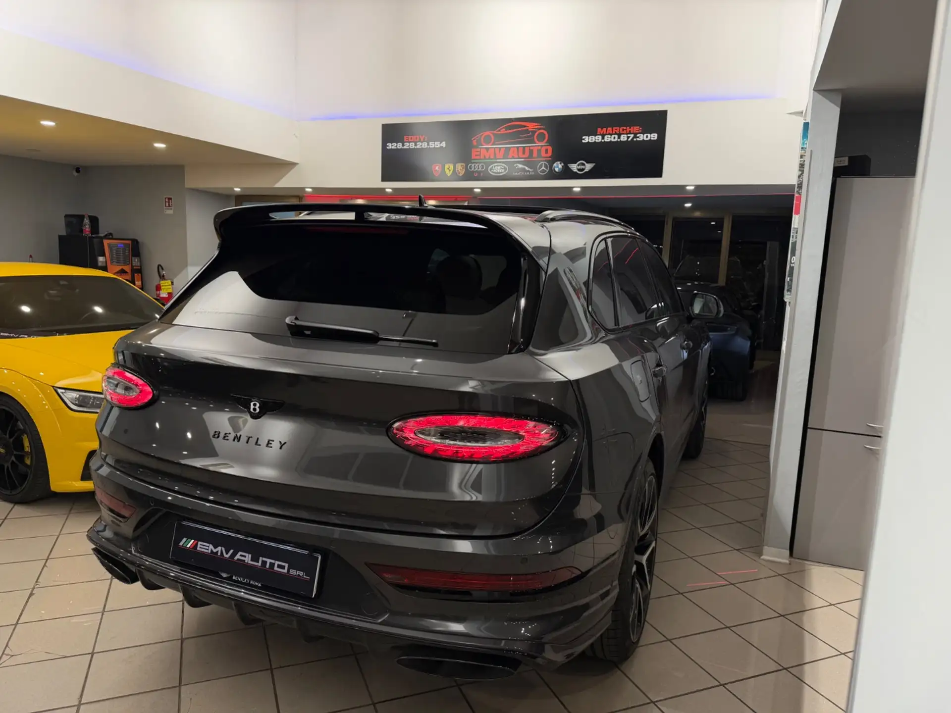 벤틀리 벤테이가 4.0 V8 2026 블랙 사진 7