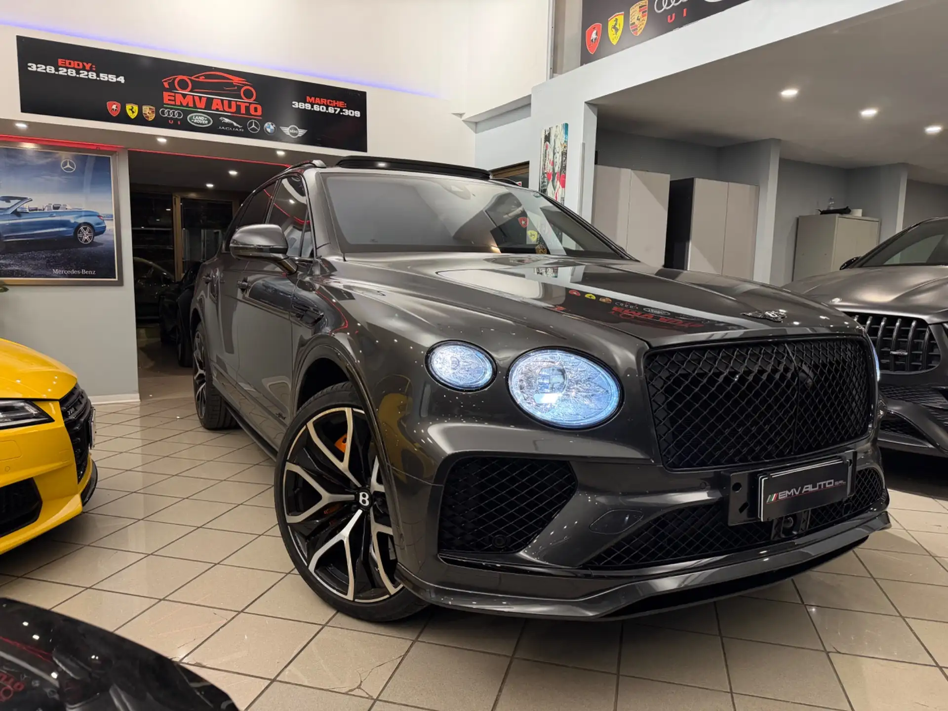 벤틀리 벤테이가 4.0 V8 2026 블랙 사진 1