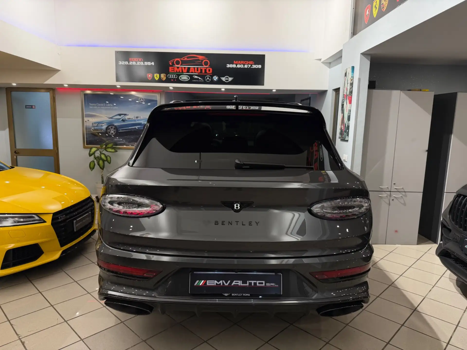 벤틀리 벤테이가 4.0 V8 2026 블랙 사진 8