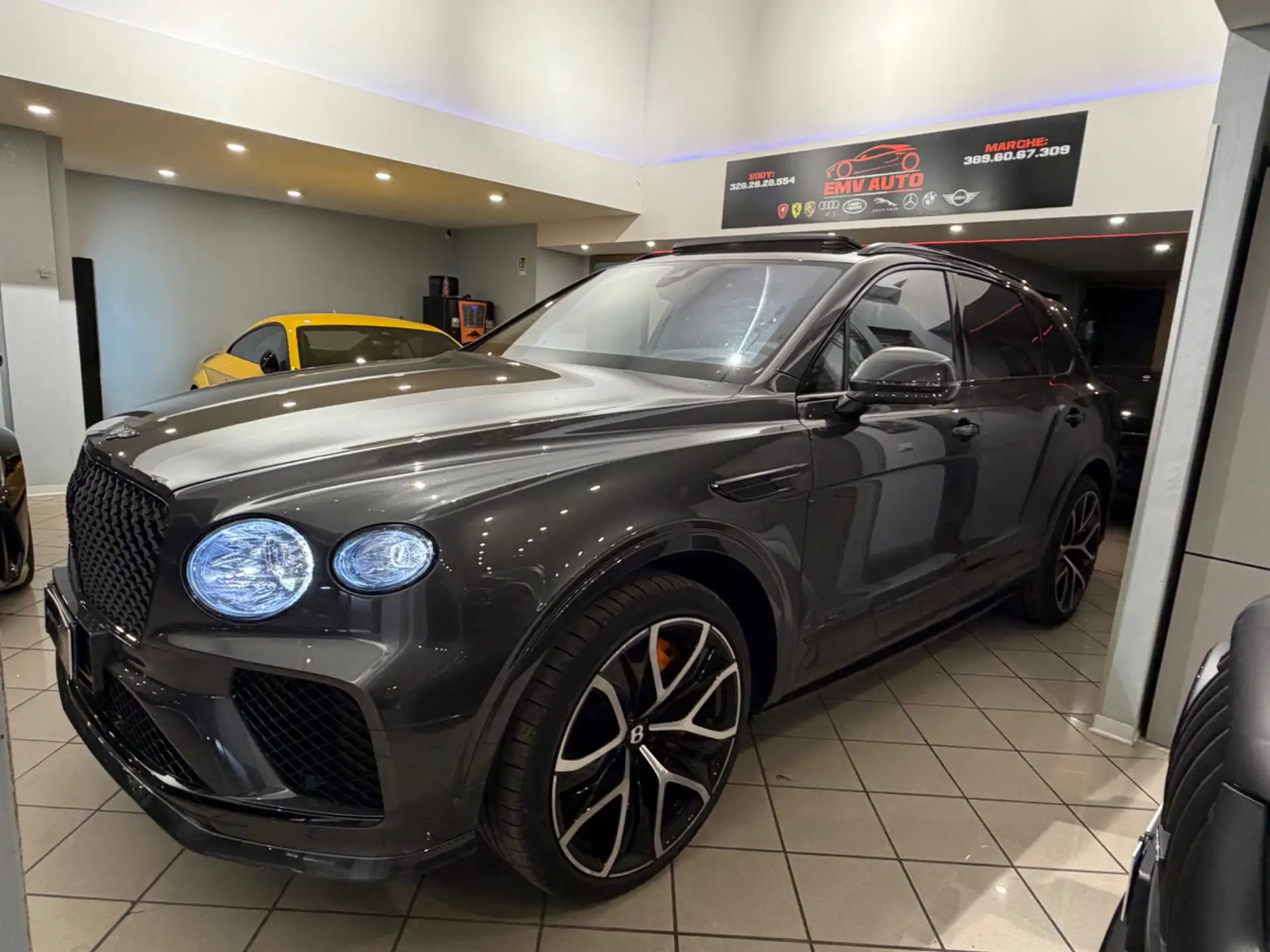 벤틀리 벤테이가 4.0 V8 2026 블랙 사진 3