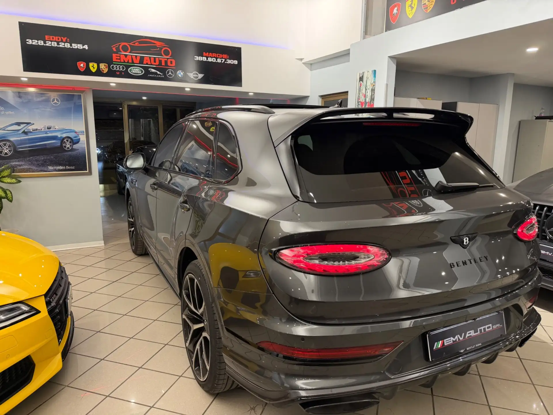 벤틀리 벤테이가 4.0 V8 2026 블랙 사진 5