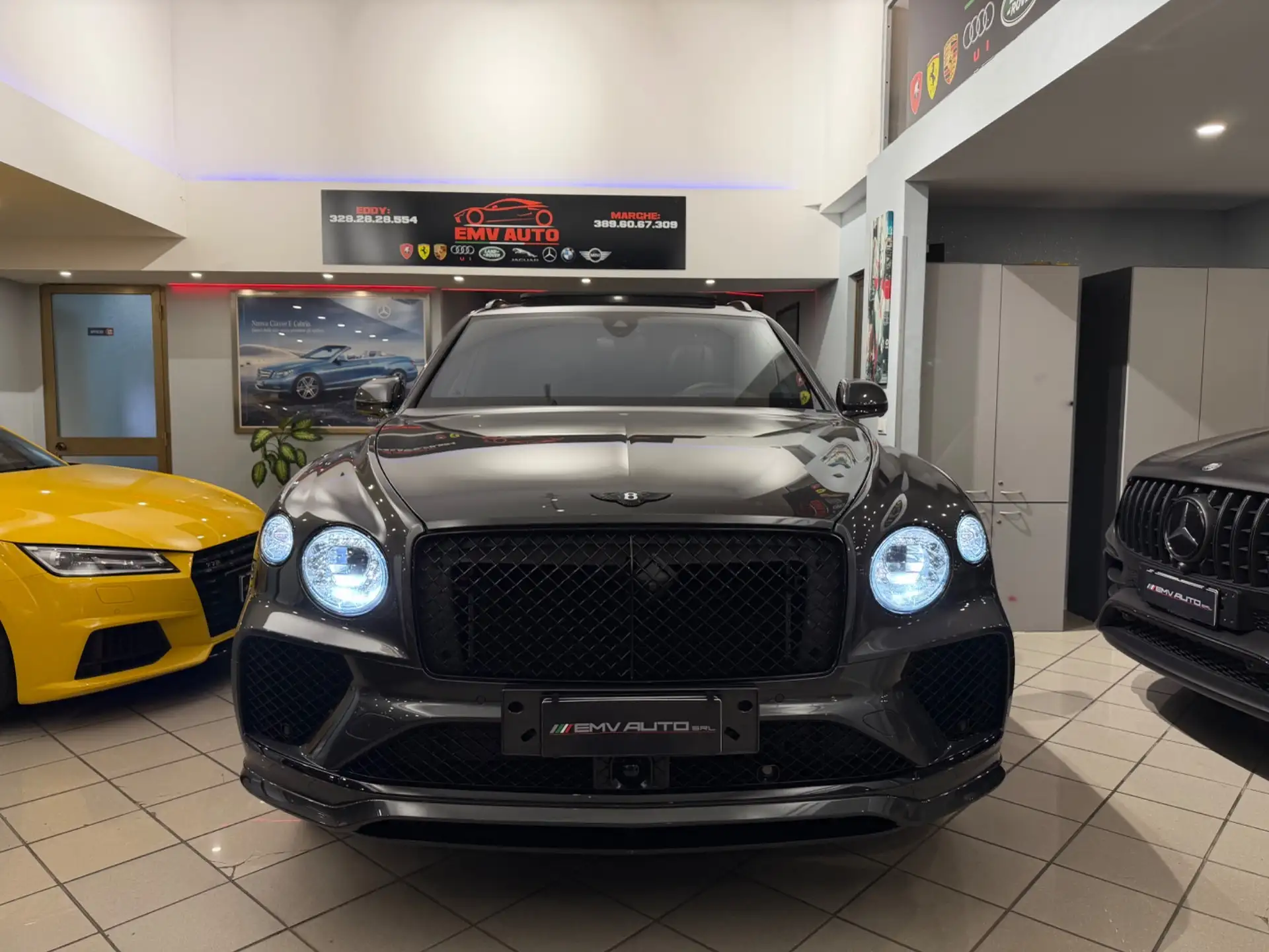 벤틀리 벤테이가 4.0 V8 2026 블랙 사진 2