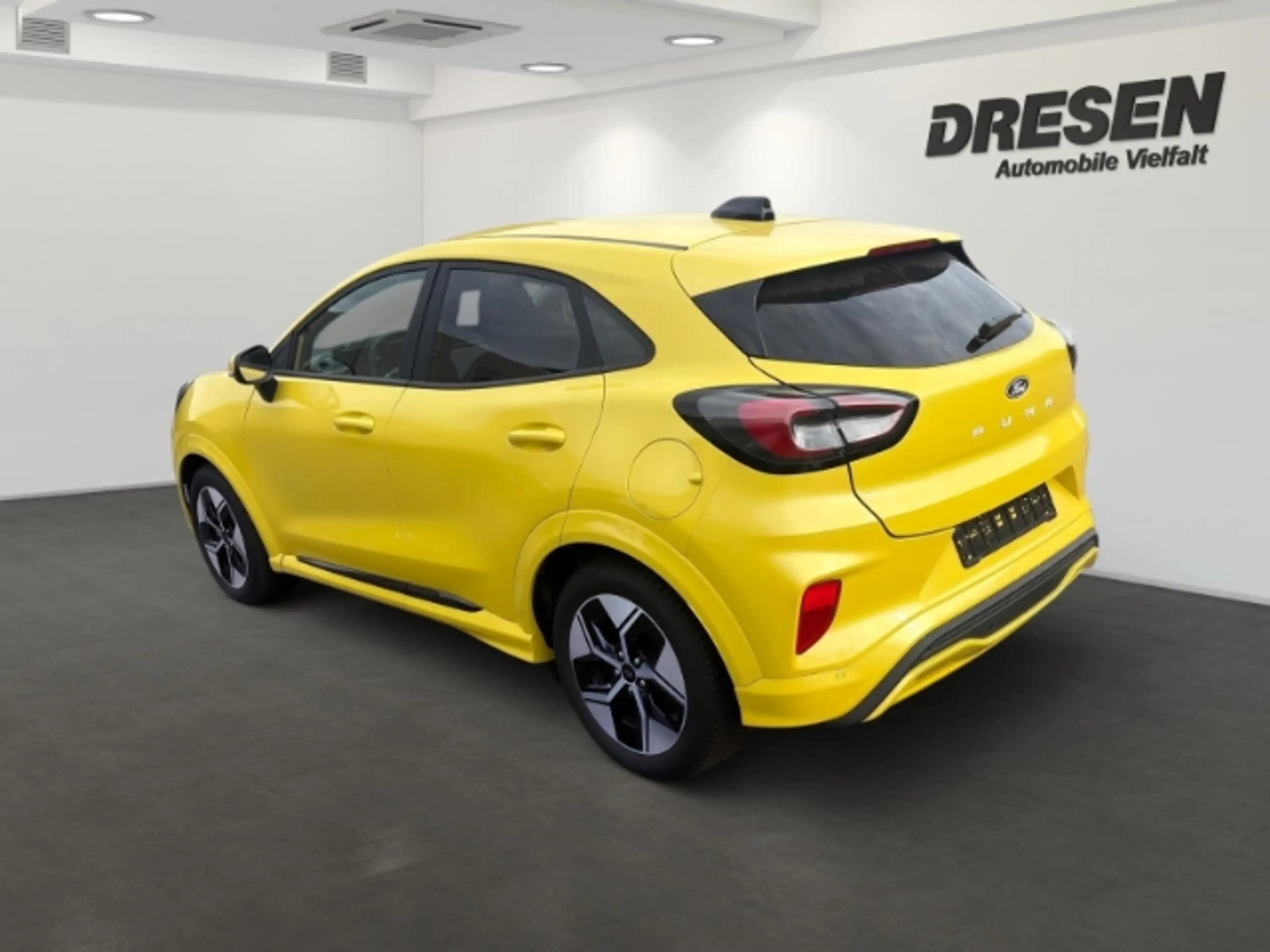 Ford Puma FWD Standard + AHK abnehmbar + Winterpaket + Keyfr — photo 5