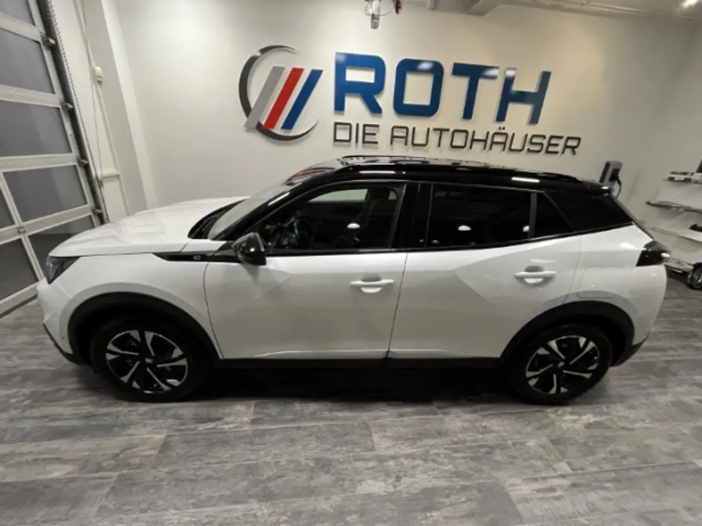 Peugeot 2008 e- Elektro GT Weiß - 2