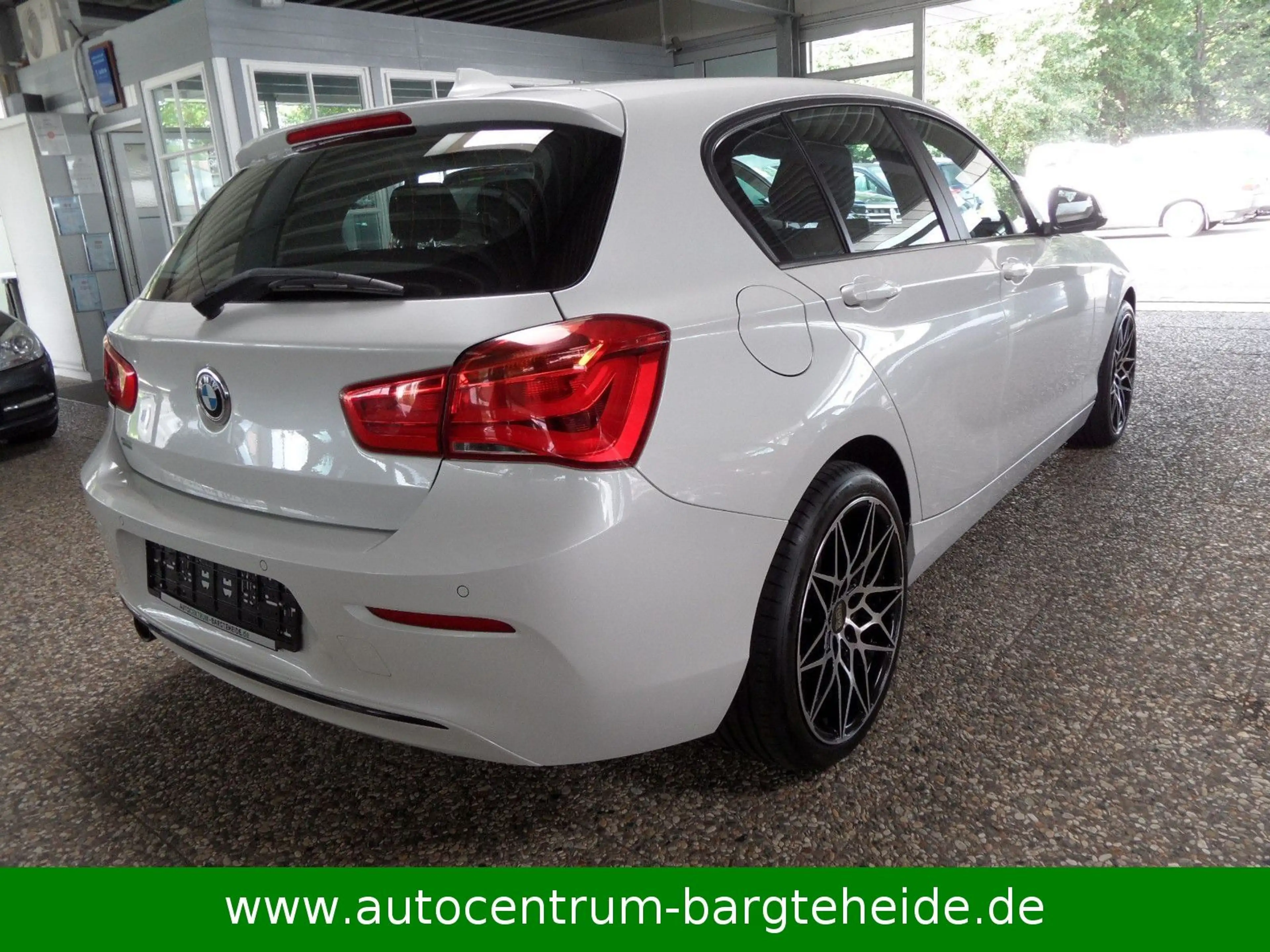 BMW 118 i Aut. Sport Line NAVI+LED+SHADOW — photo 3