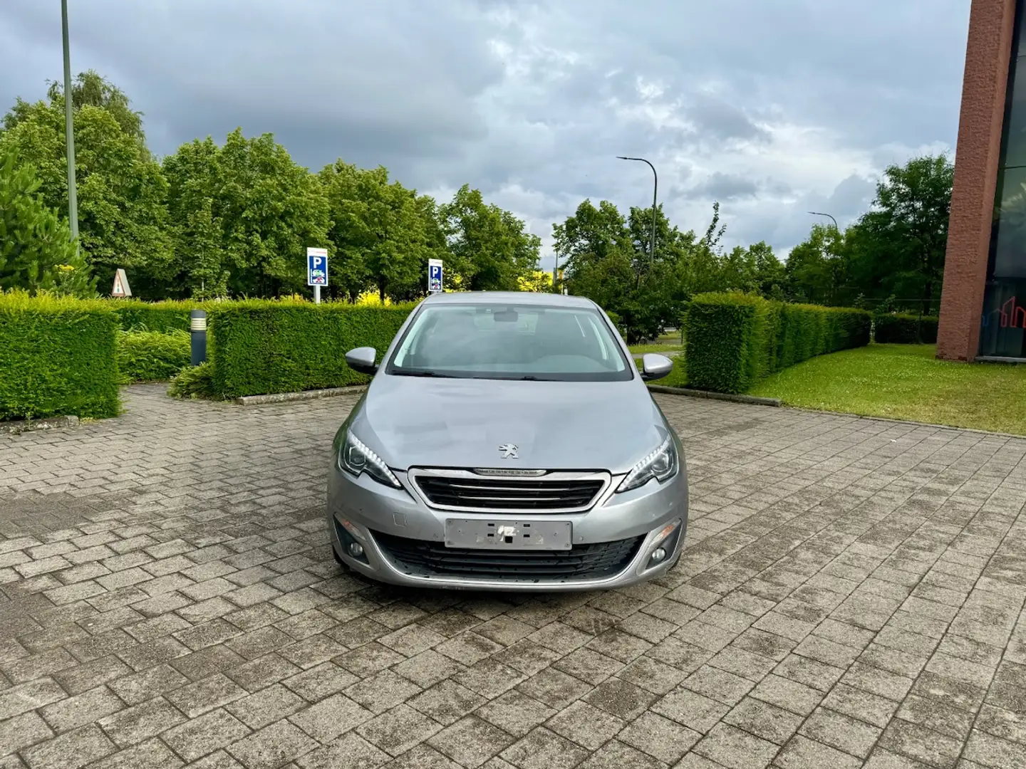 Peugeot 308 1.2 PureTech Active STT Grau - 2