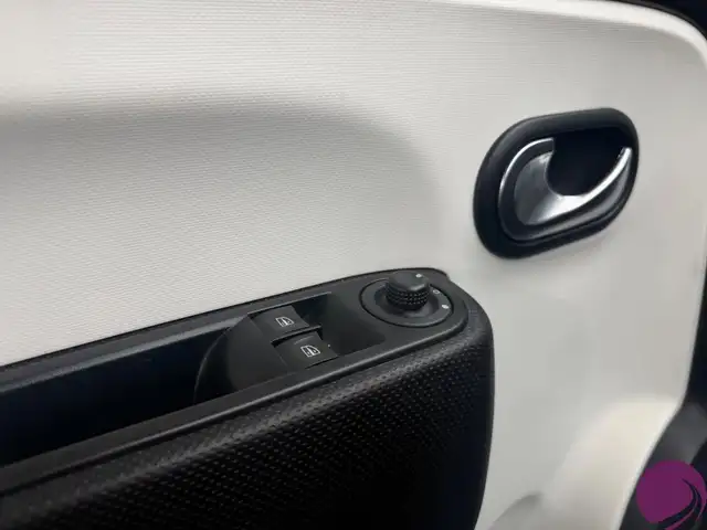 Renault Twingo view 11