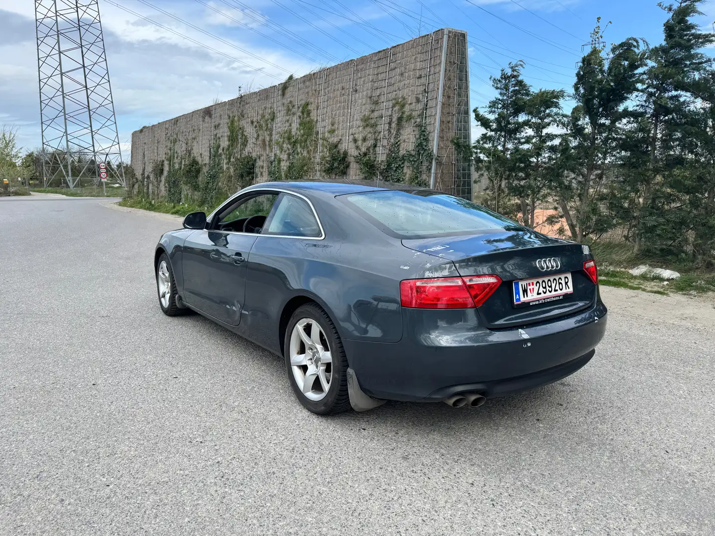 Audi A5 Coupé 2,0 TDI DPF Grau - 2