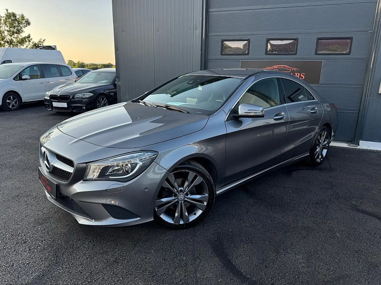 Mercedes-Benz CLA 200 d Aut. Grijs - 2