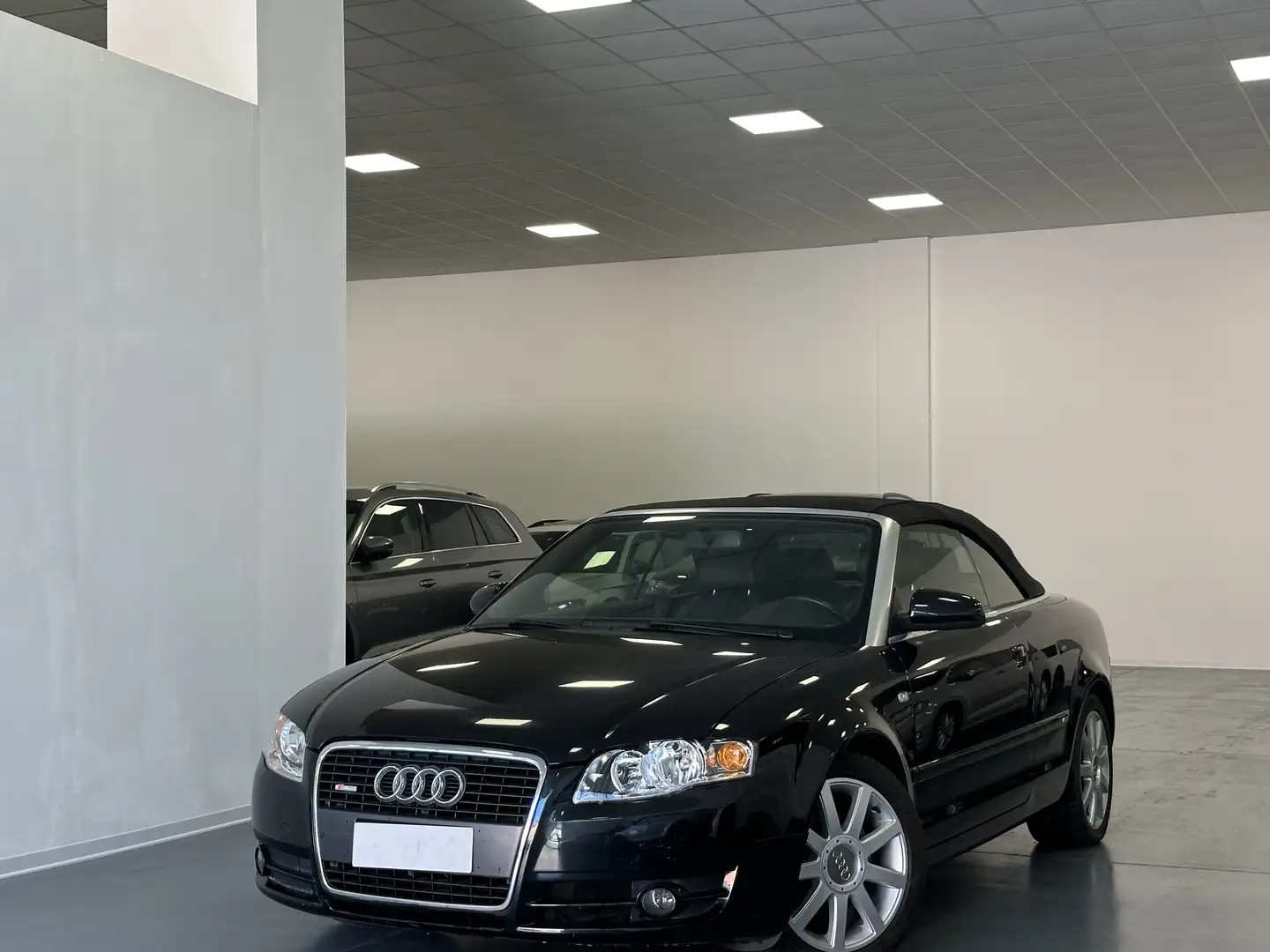 Audi A4 Cabrio 2.0 tdi multitronic fap Sline - 1