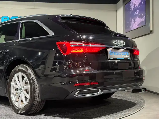 Audi A6 Avant view 5