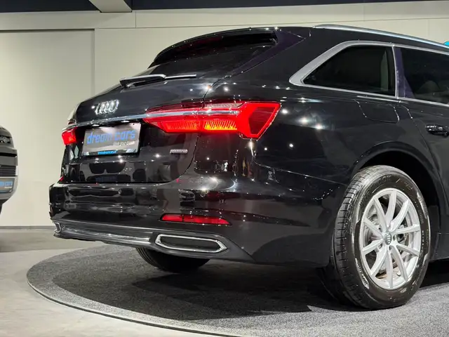 Audi A6 Avant view 6