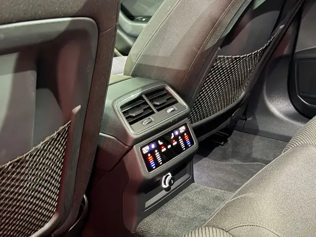 Audi A6 Avant view 15