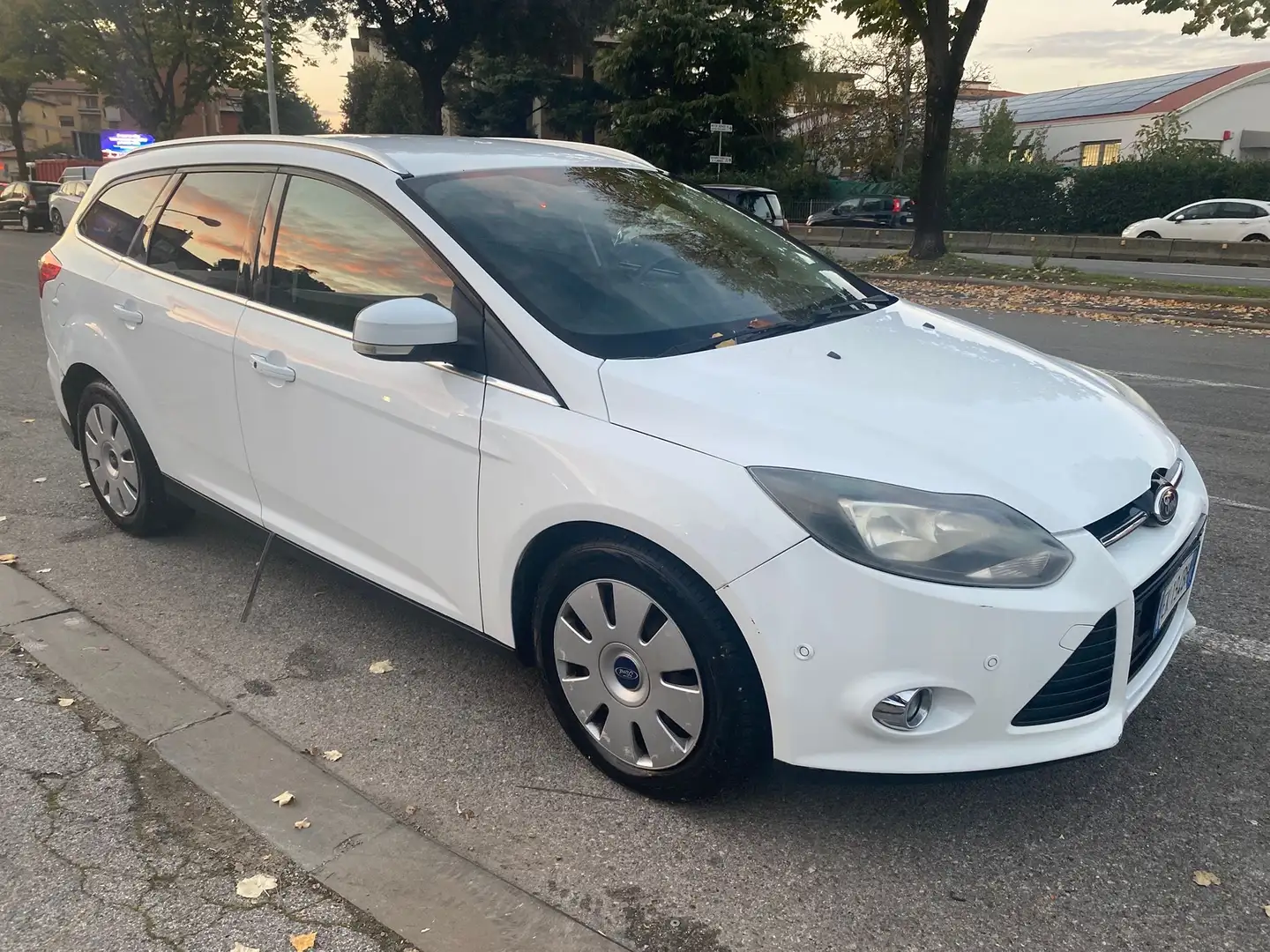 Ford Focus Style Wagon 1.6 tdci Titanium 90cv Weiß - 1