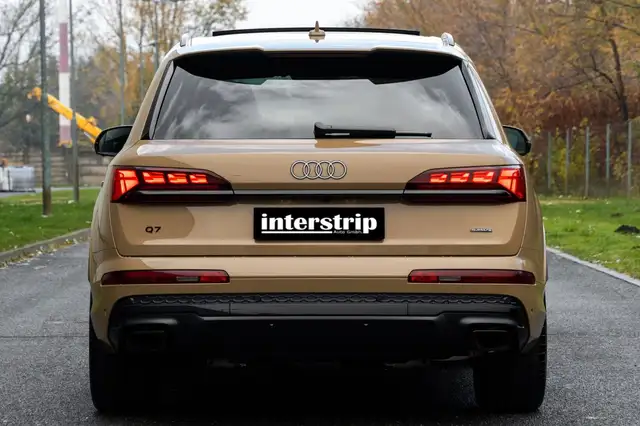 Audi Q7 view 5