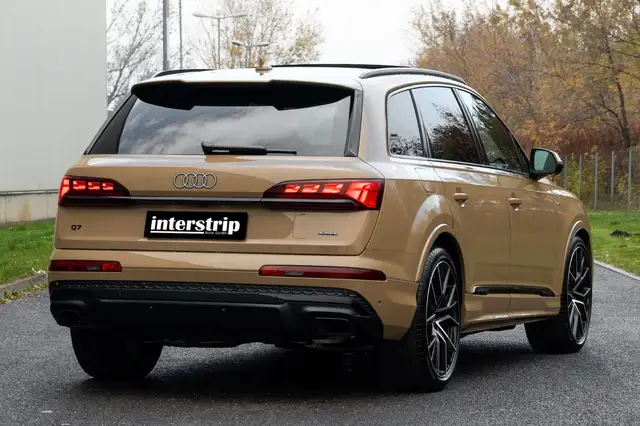 Audi Q7 view 6
